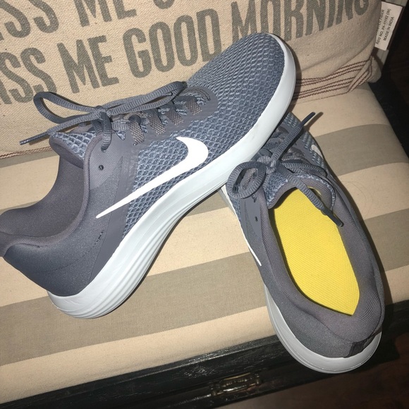 Nike Tennis Shoes - Picture 1 of 5